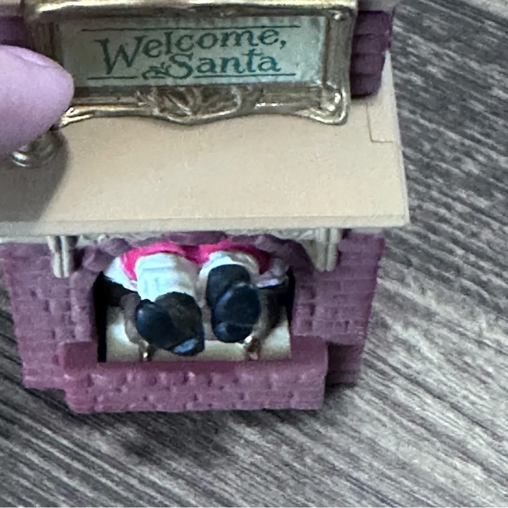 1990 Hallmark vintage Christmas ornament WELCOME SANTA